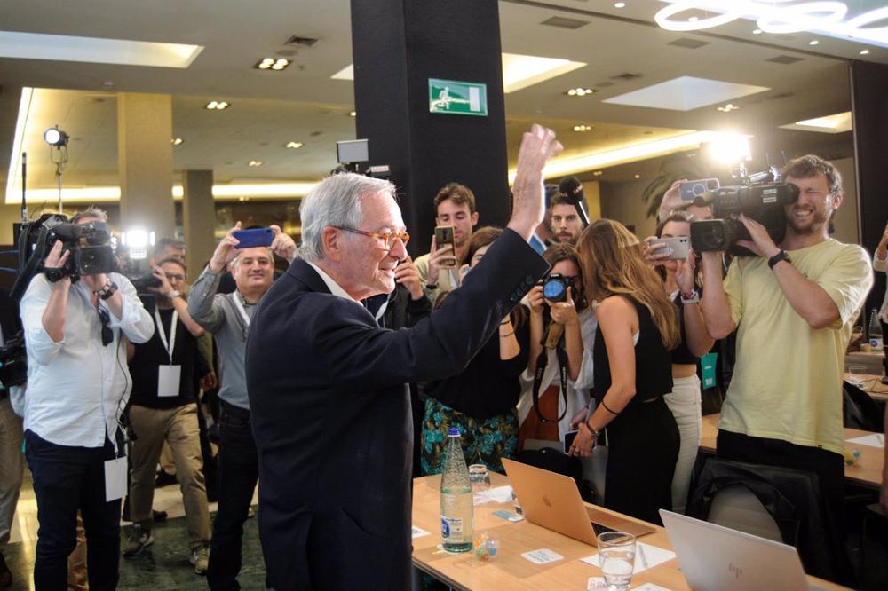 28M.- Trias (Junts) a su llegada al hotel en el que seguirá el recuento: 28M.-