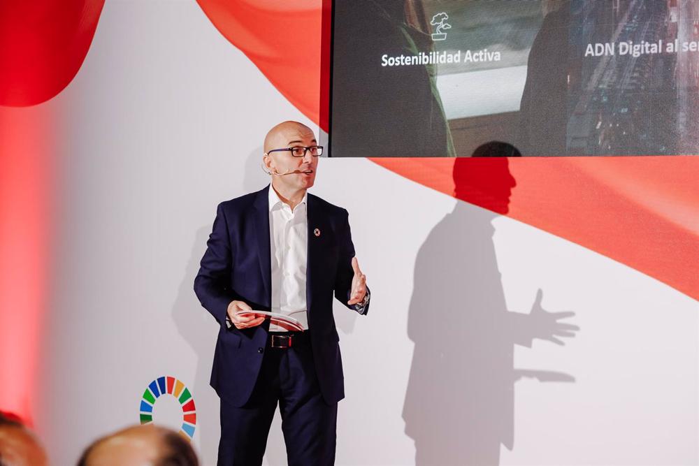 Archivo - El consejero delegado de la operadora Iryo, Simone Gorini, interviene durante la presentación de la compañía, en la estación de Atocha, a 15 de septiembre de 2022, en Madrid (España). Archivo