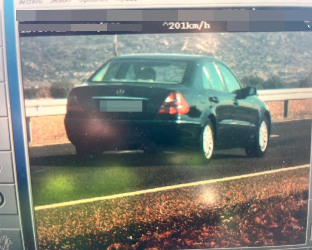La Guardia Civil investiga al conductor de un turismo que circulaba a 201 km/h por una vía limitada a 90km/h. La