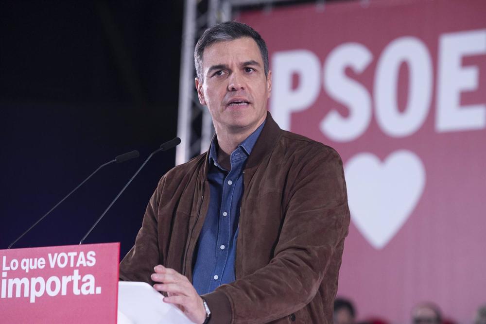 El secretario general del PSOE y presidente del Gobierno de España, Pedro Sánchez, interviene durante un acto de campaña en el Recinto Ferial, a 24 de mayo de 2023, en Gijón, Asturias El