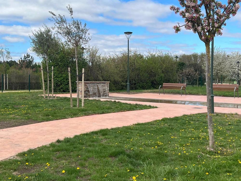 Archivo - Mañana viernes se abre al público la tercera zona de esparcimiento canino de Logroño, ubicada en el Parque de La Ribera Archivo