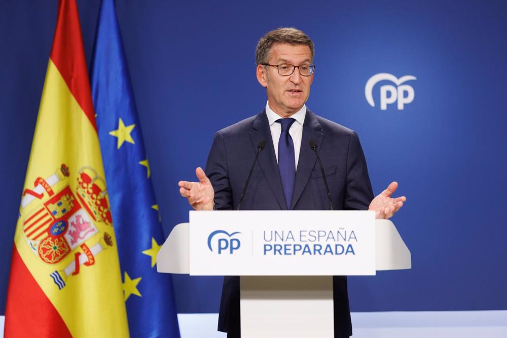 El presidente del PP, Alberto Núñez Feijóo, durante una rueda de prensa en la sede nacional del Partido Popular, en la calle Génova, a 29 de mayo de 2023, en Madrid (España). La reunión tiene lugar después de que el presidente del Gobierno haya anunciado El