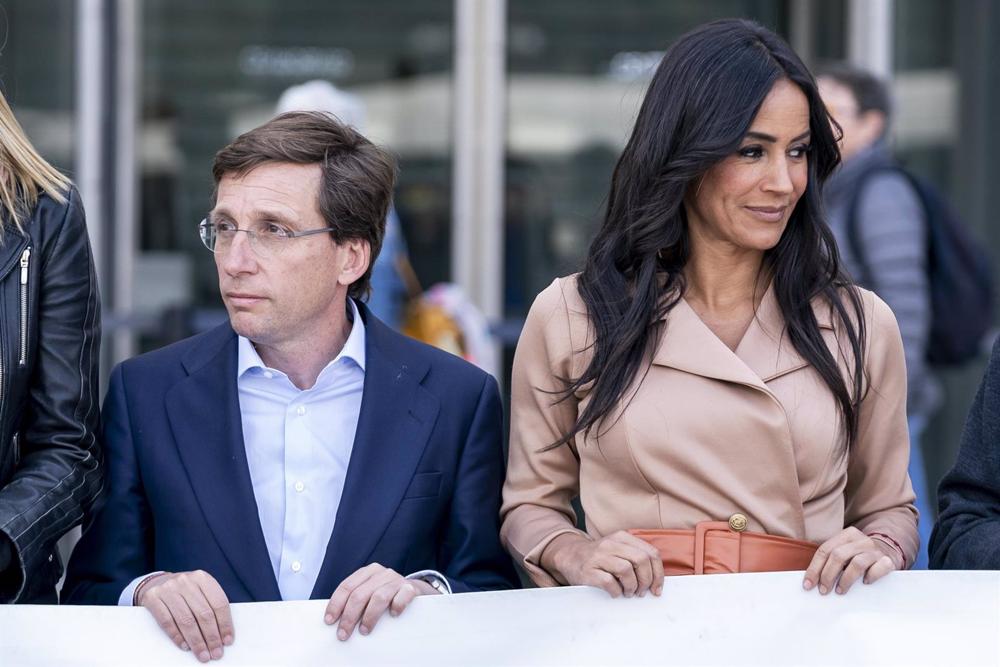 El alcalde en funciones de Madrid, José Luis Martínez-Almeida, y la vicealcaldesa en funciones, Begoña Villacís El