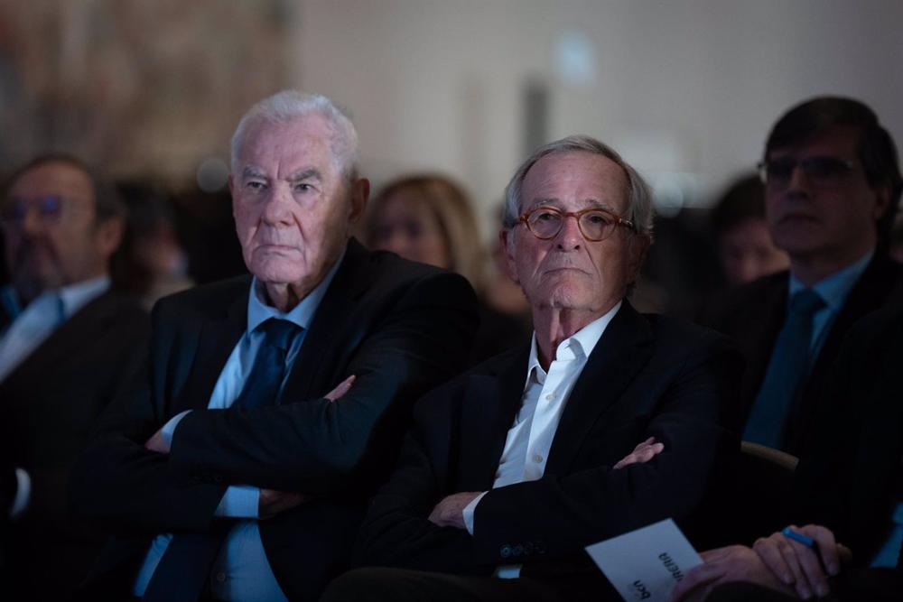 Archivo - El candidato de ERC a la Alcaldía de Barcelona, Ernest Maragall (i), y el exalcalde de Barcelona y candidato de Junts a la alcaldía, Xavier Trias (d), durante la presentación del proyecto PRO BCN 2023 en el edificio histórico de Llotja de Mar de Archivo