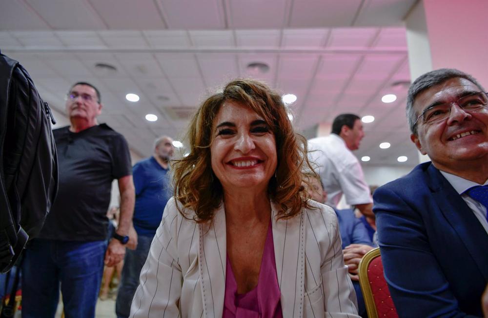 La vicesecretaria general del PSOE y ministra de Hacienda y Función Pública, María Jesús Montero, interviene durante la presentación de la candidatura del PSOE a las elecciones municipales de Ceuta, en el Hotel Ulises, a 2 de Mayo de 2023, en Ceuta (Españ La