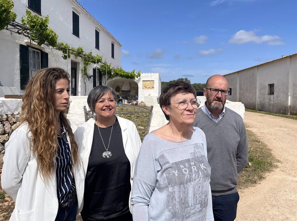 La La única diputada autonómica de Unidas Podemos al Parlament balear, Cristina Gómez, junto a la candidata de Unidas Podemos a la presidencia del Govern, Antònia Jover, en Menorca La