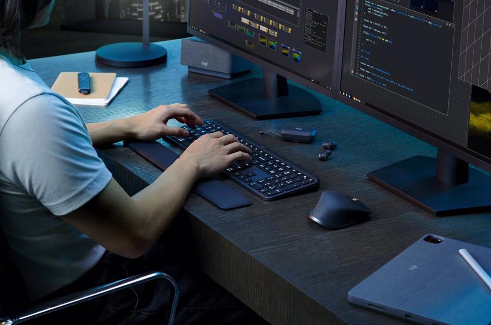 Archivo - Los nuevos productos premium de Logitech, el teclado MX Keys S y el ratón MX Anywhere 3S. Archivo