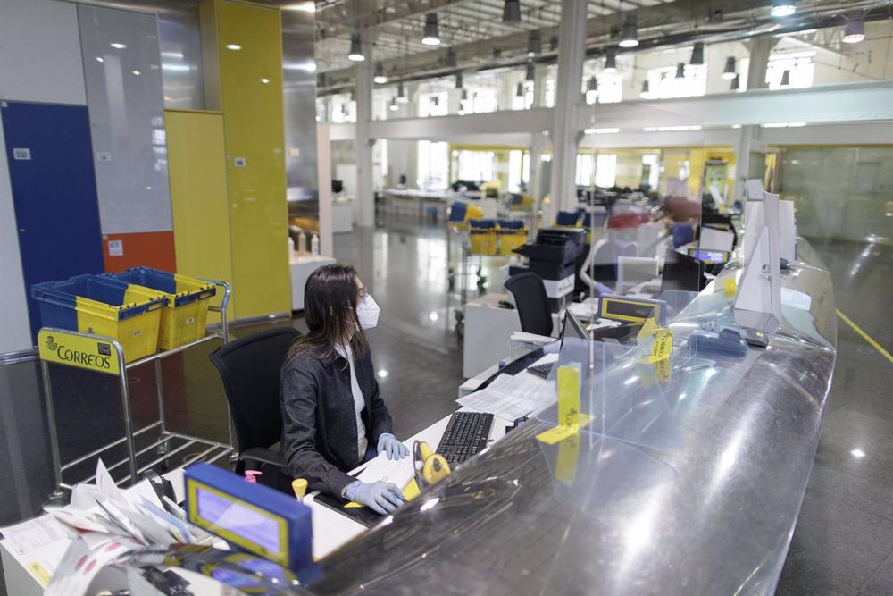 Archivo - CSIF reclama a Correos 10.000 contratos de refuerzo para hacer frente a las elecciones del 23-J. Archivo