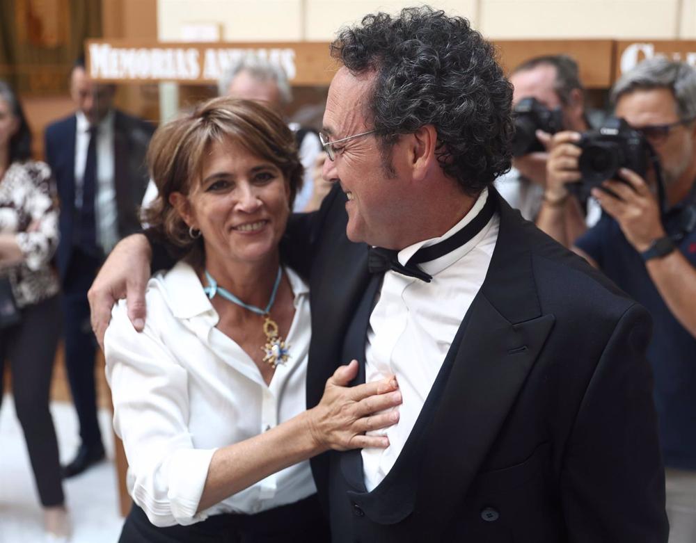 Archivo - La que fuera fiscal general del Estado Dolores Delgado y Álvaro García Ortiz, en el acto de toma posesión como nuevo fiscal general del Estado. Archivo