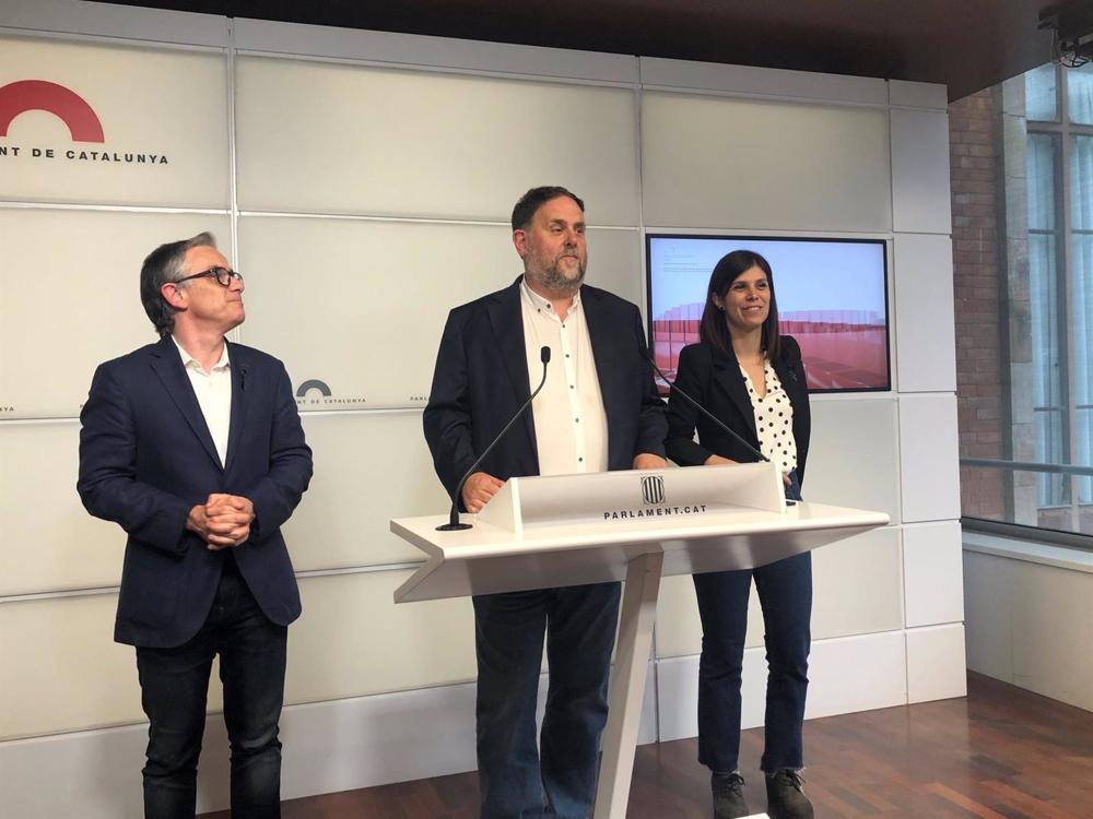 Oriol Junqueras junto a Josep Maria Jové y Marta Vilalta en rueda de prensa. Oriol