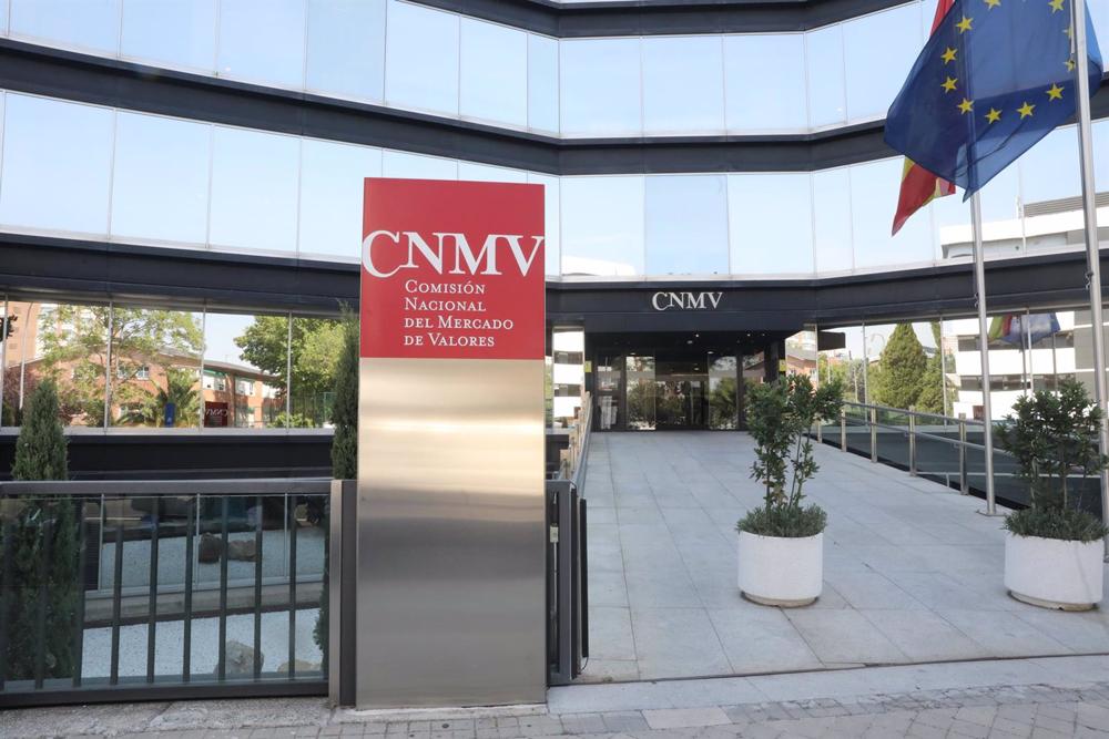 Archivo - Entrada pricipal del la Comisión Nacional del Mercado de Valores (CNMV) en Madrid. Archivo