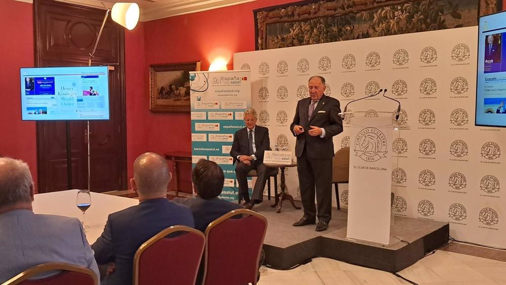 El exdirector del CNI y ex Jemad Félix Sanz Roldán durante su coloquio 'Hacia un nuevo orden mundial' en el Círculo Ecuestre de Barcelona. El