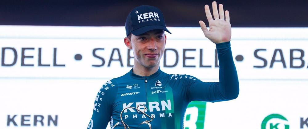 El ciclista español Roger Adrià en una prueba con el Equipo Kern Pharma El