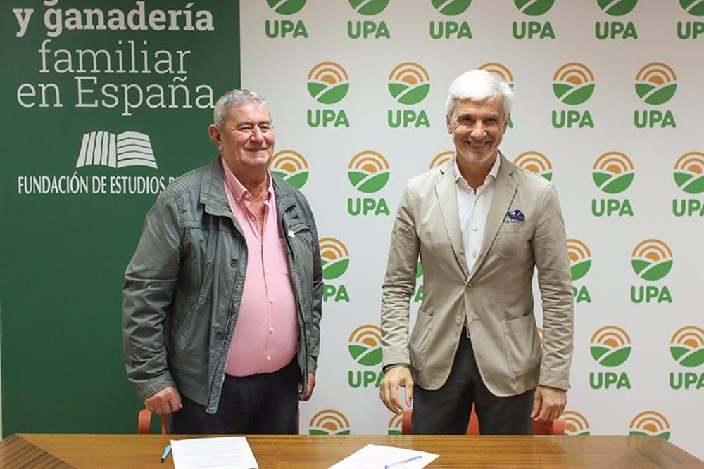 El presidente y consejero delegado de Deoleo, Ignacio Silva, y el secretario general de UPA, Lorenzo Ramos El