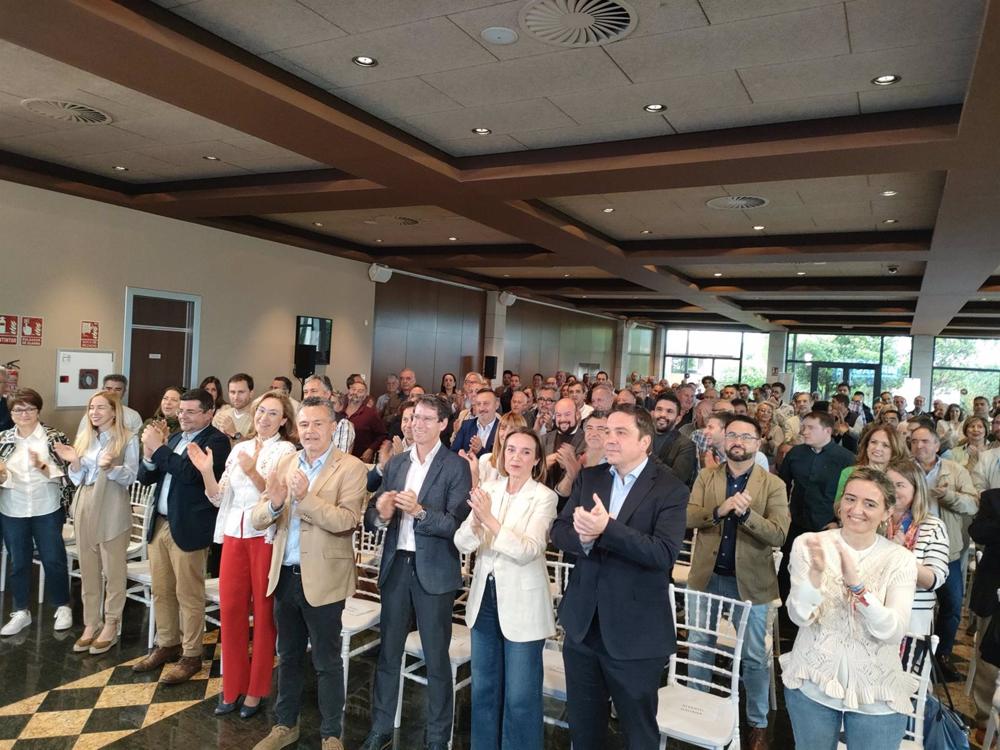 Reunión de la Junta Directiva Regional del PP a la que ha acudido la secretaria general, Cuca Gamarra Reunión