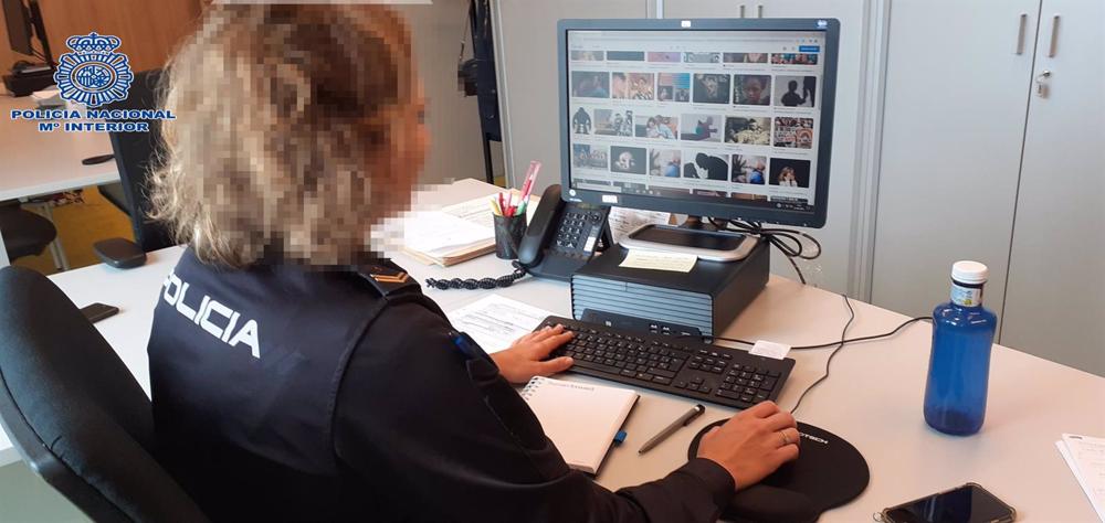 Detenido un hombre por contactar por redes sociales con una menor de diez años para conseguir vídeos de contenido sexual Detenido