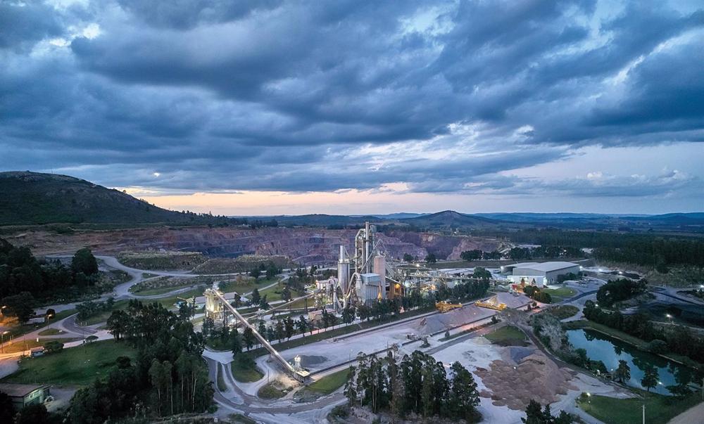 Archivo - Planta de Cementos Molins en Minas (Uruguay) Archivo