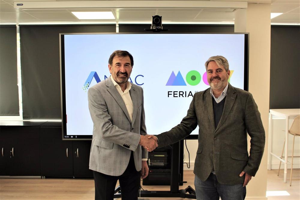 En imagen (izq.A der.): José López-Tafall, director general de ANFAC y David Peris, consejero delegado de Boosters Group. En