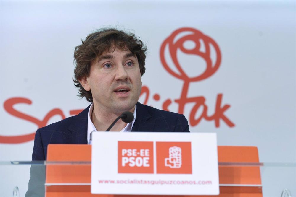 Archivo - El secretario general del Partido Socialista de Euskadi-Euskadiko Ezkerra (PSE-EE), Eneko Andueza, interviene durante su reunión en la sede del PSE, a 29 de noviembre de 2022, en San Sebastián, Guipúzcoa, País Vasco (España). Archivo