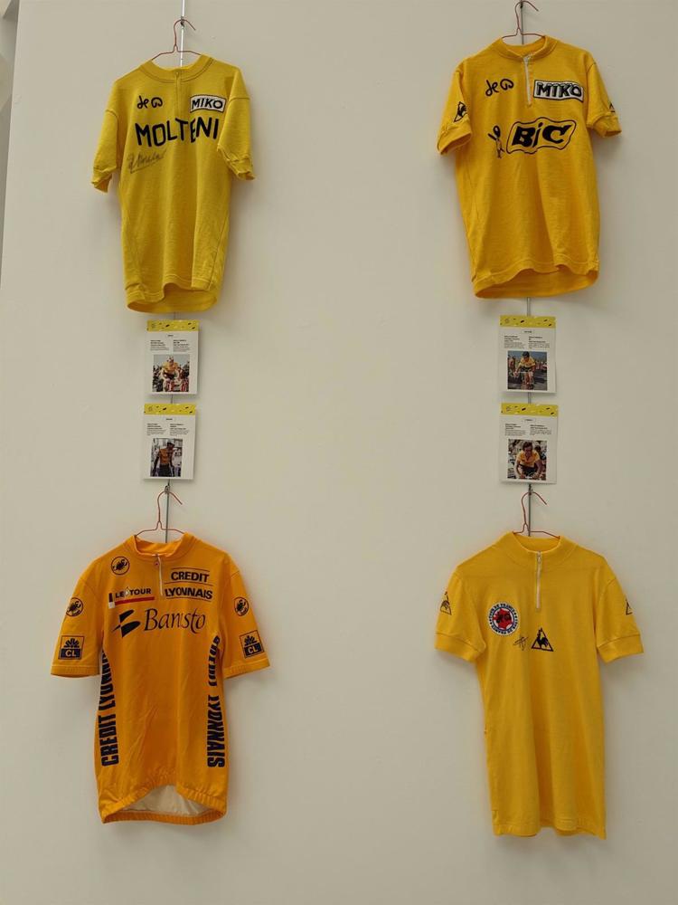 Bilbao acoge una exposición con más de 100 maillots representativos del ciclismo vasco y del Tour de Francia. Bilbao