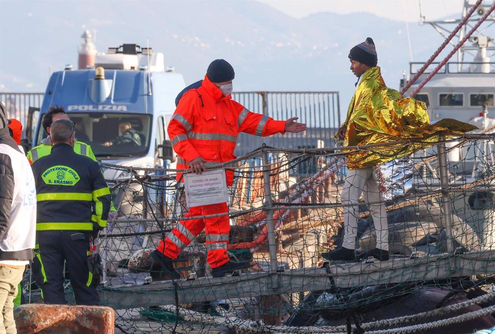 Italia detiene a dos barcos de rescate de migrantes por violar la legislación sobre salvamento marítimo