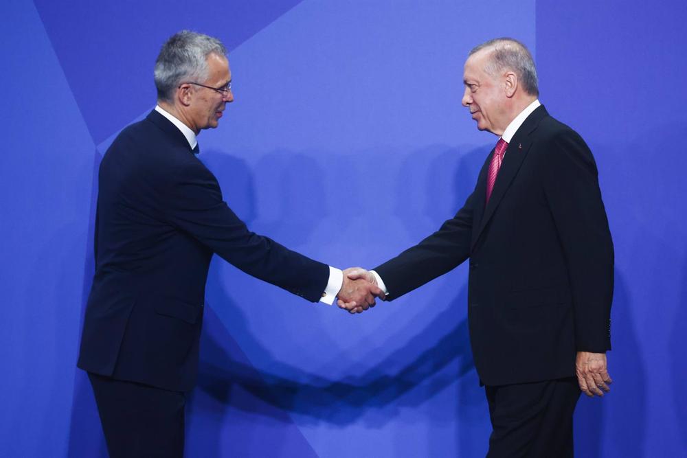 Archivo - Jens Stoltenberg y Recep Tayyip Erdogan en la cumbre de la OTAN de Madrid Archivo