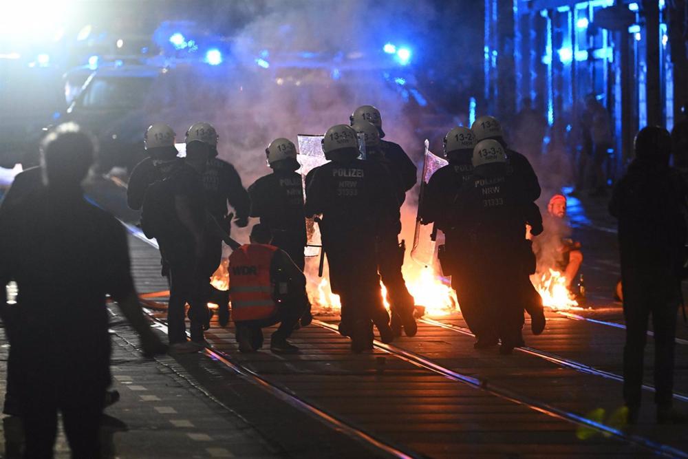 Al menos 50 agentes heridos en las protestas en Leipzig por la condena a activistas de extrema izquierda