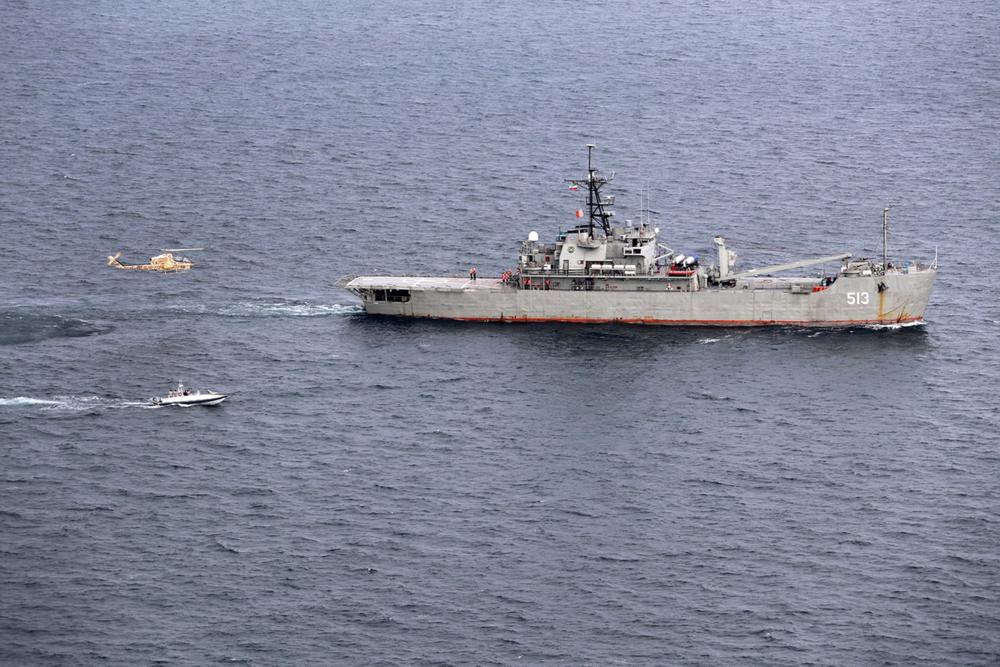 Archivo - Imagen de archivo de un barco iraní durante un ejercicio militar cerca del estrecho de Ormuz Archivo