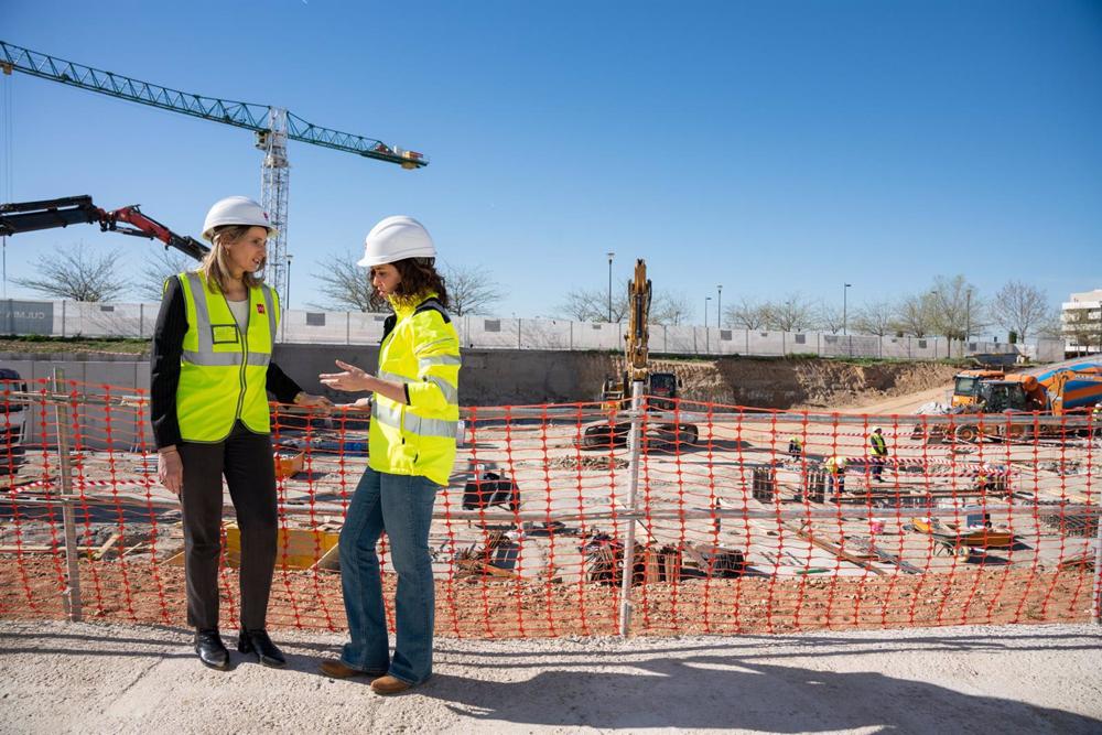 Archivo - La consejera de Medio Ambiente, Vivienda y Agricultura de la Comunidad de Madrid, Paloma Martín (i), y la presidenta de la Comunidad de Madrid, Isabel Díaz Ayuso (d), Archivo
