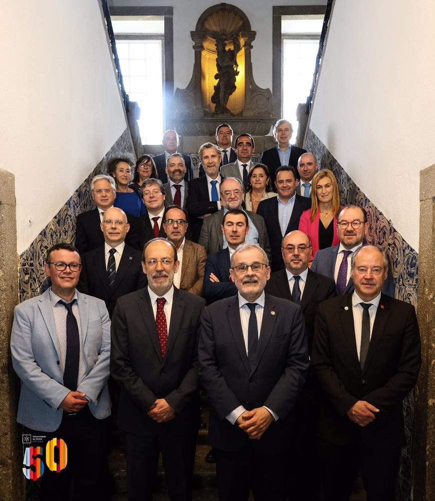 Foto de familia de los asistentes a la Asamblea General Ordinaria de la Conferencia de Rectores de las Universidades del Suroeste Europeo en la Universidade do Minho Foto