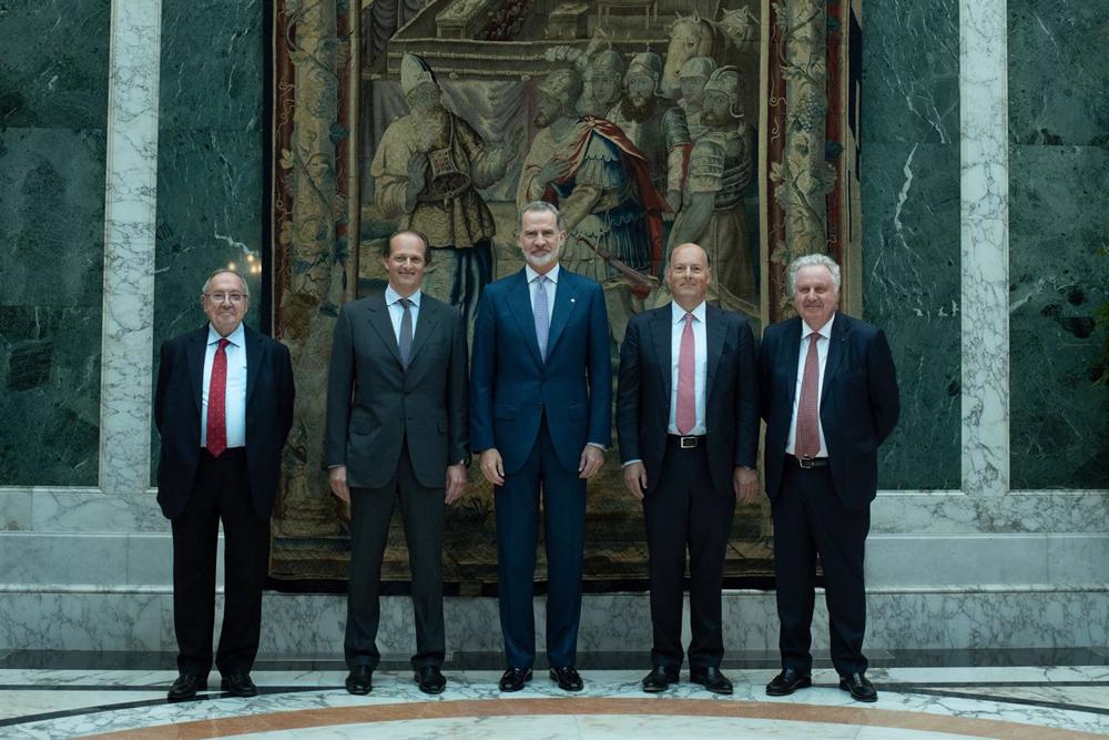 El presidente de honor de Freixenet, José Luis Bonet; el presidente, Alfred Oetker; el Rey Felipe VI; el consejero delegado, Carl Ferninand Oetker, y el vicepresidente Pedro Ferrer. El