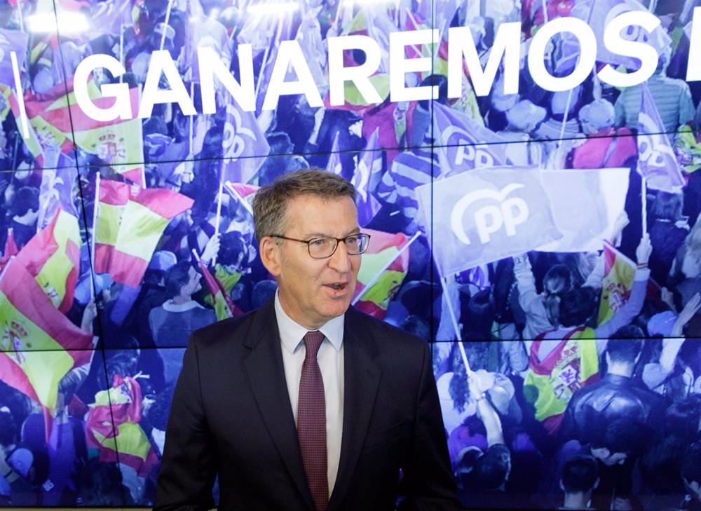 El presidente del Partido Popular, Alberto Núñez Feijóo, a su llegada a la Junta Directiva del PP, en la sede de Génova, a 30 de mayo de 2023, en Madrid (España). El