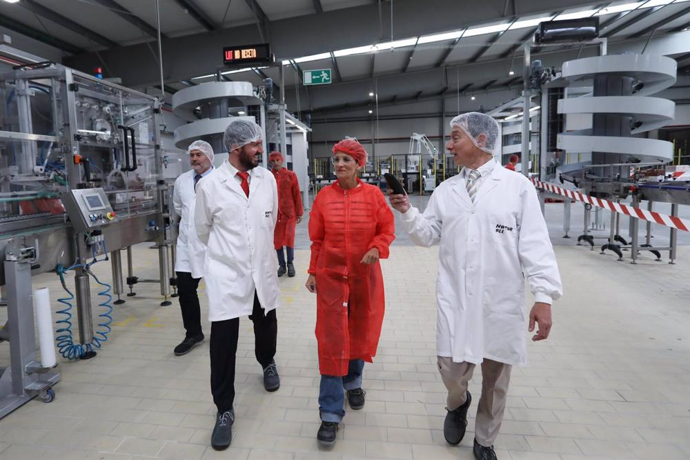 Visita de la presidenta Chivite a la empresa Natur All de Corella. Visita