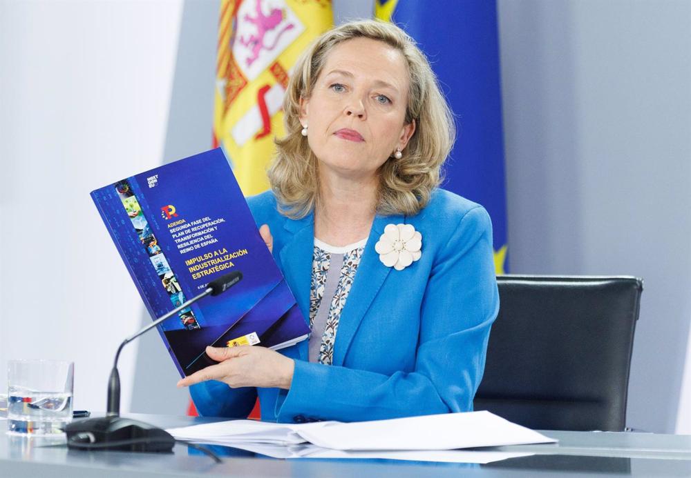 La vicepresidenta primera y ministra de Asuntos Económicos y Transformación Digital, Nadia Calviño, durante una rueda de prensa posterior a la reunión del Consejo de Ministros, en el Palacio de La Moncloa, a 6 de junio de 2023, en Madrid (España). El Cons La