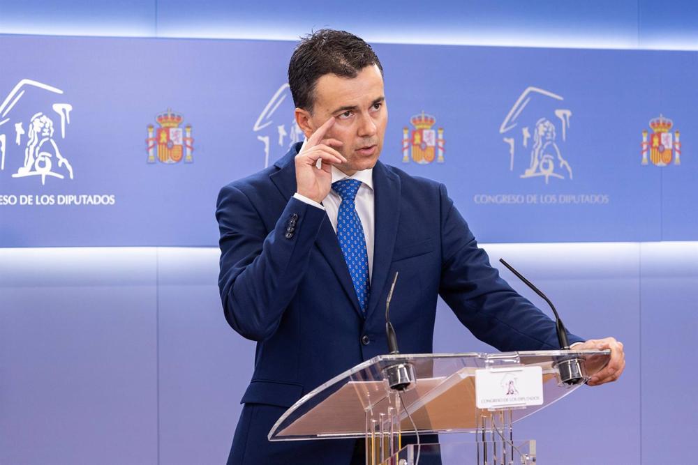 Archivo - El portavoz del PSOE en el Congreso, Héctor Gómez, durante una rueda de prensa posterior a la Junta de Portavoces en el Congreso de los Diputados, a 5 de octubre de 2021, en Madrid, (España). Durante su intervención, ha insistido en desvincular Archivo