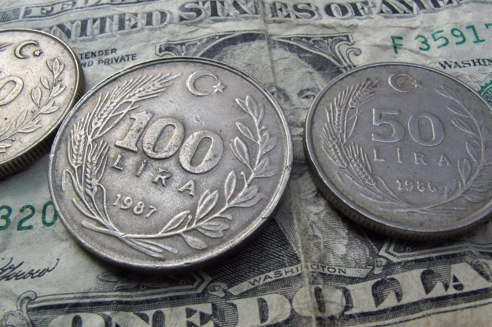 La lira turca marca nuevos mínimos frente al dólar