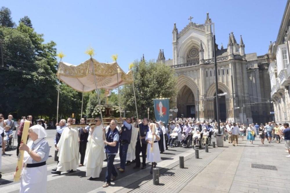 El obispo de Vitoria presidirá la celebración del Corpus Christi este domingo en la Catedral Nueva