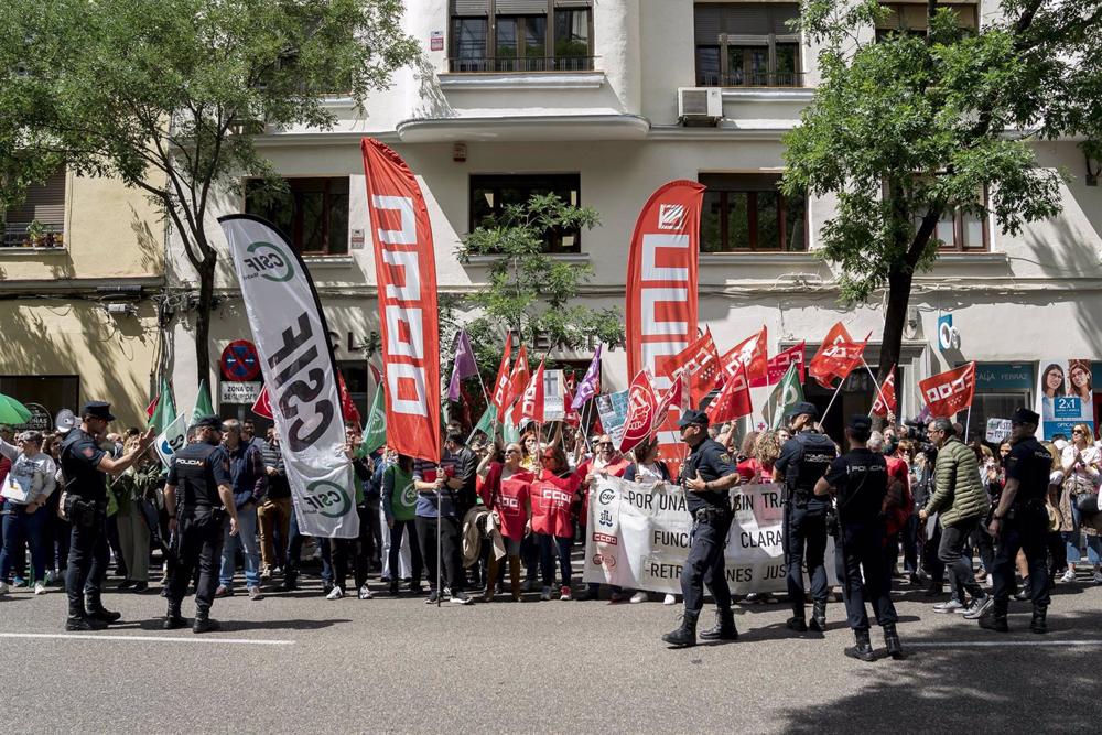 Funcionarios de Justicia avisan: ’’El comité de huelga sigue encerrado y va a seguir encerrado’’